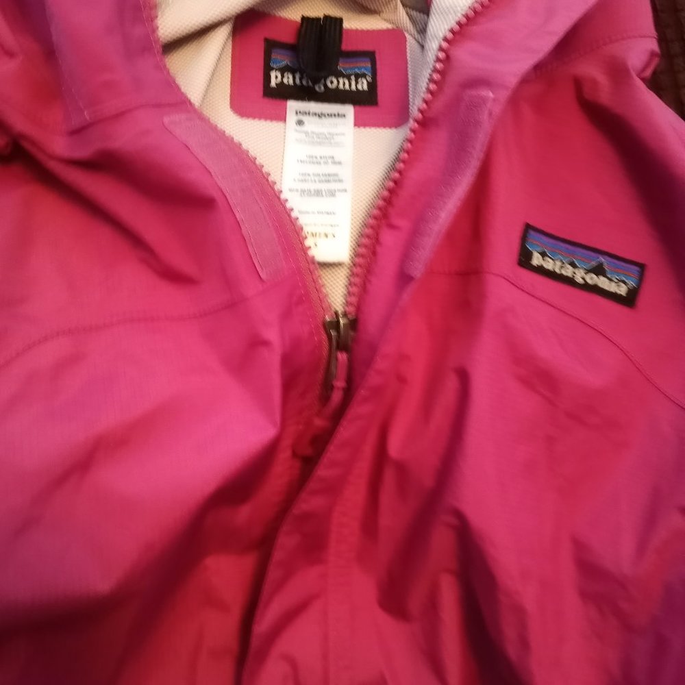 Pink Patagonia torrentshell H2no rain jacket - Picture 6 of 9